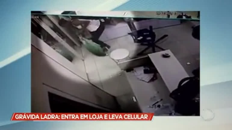 Vídeo: Grávida se passa por cliente de loja e furta celular em BH