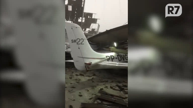 Vídeo: Chuva de granizo destrói cobertura de hangar no Campo de Marte