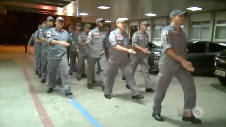 Vídeo: Bombeiros retornam a SP após troca de pessoal em Brumadinho