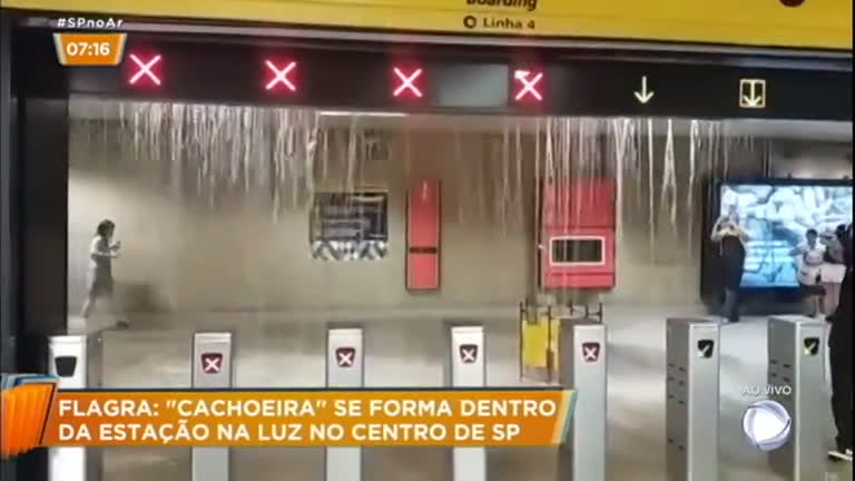 Vídeo: Chuva forma “cachoeira” dentro da estação da Luz em São Paulo