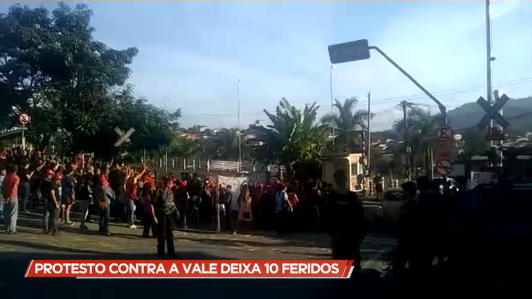 Vídeo: Protesto contra a Vale termina em confusão em Sarzedo (MG)