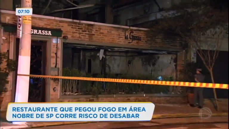 Vídeo: Restaurante pega fogo e corre risco de desabar em área nobre de São Paulo