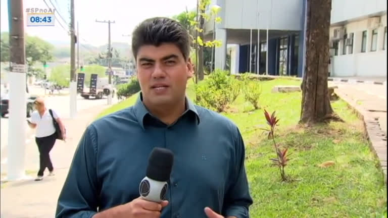 Vídeo: André Azeredo mostra UTI neonatal infestada por mosquitos