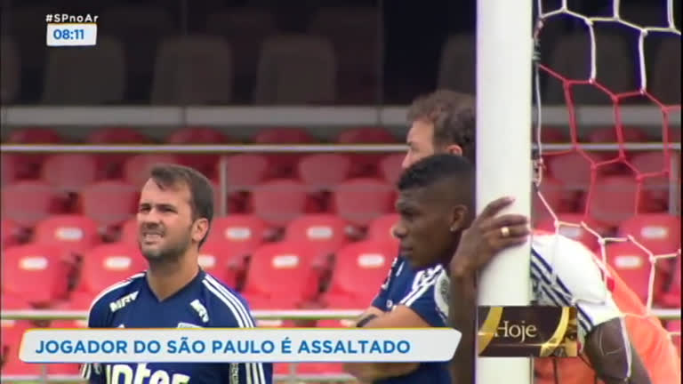 Vídeo: Jogador do São Paulo tem cordão de ouro roubado no litoral paulista