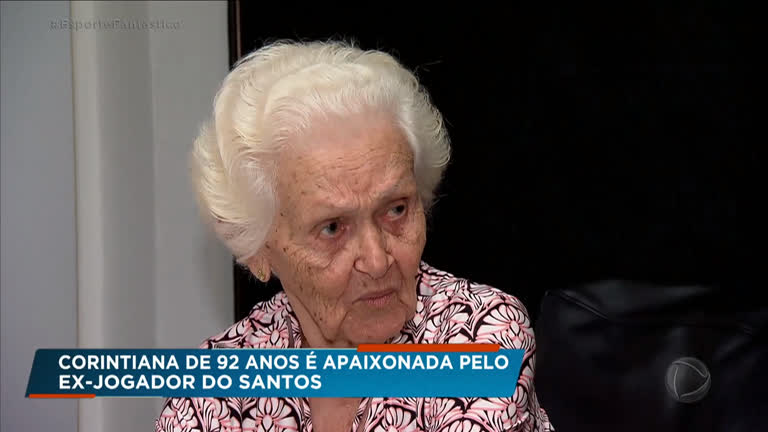 Vídeo: Corintiana de 92 anos é apaixonada por ex-jogador do Santos