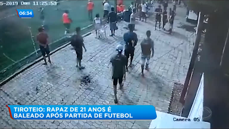 Partida de futebol termina em tiroteio - RecordTV - R7 Balanço Geral Manhã
