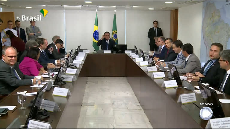Vídeo: Bolsonaro se reúne com governadores do Nordeste e promete ajudar com novos investimentos