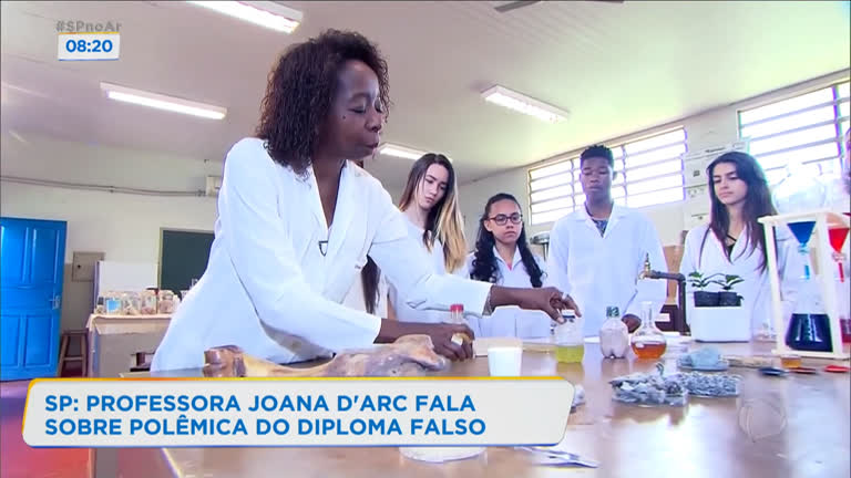 Vídeo: Joana D'Arc fala sobre polêmica do diploma falso