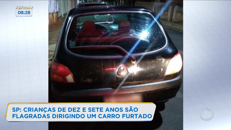 Vídeo: Criança é flagrada dirigindo carro furtado no interior de São Paulo