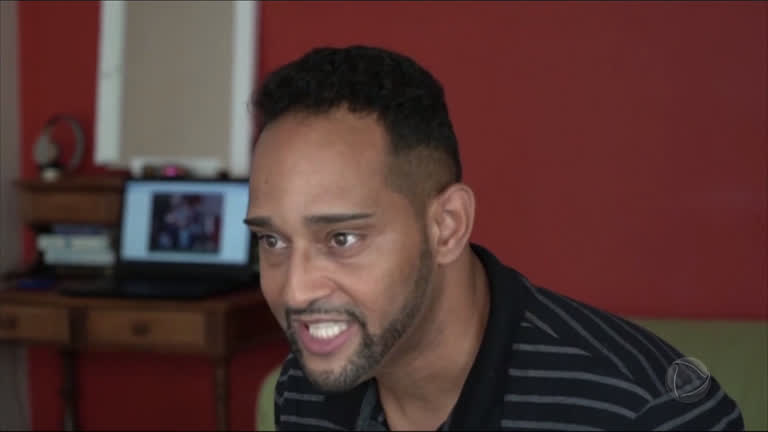 Vídeo: Deportado após 30 anos nos EUA, brasileiro sofre para refazer a vida no RJ
