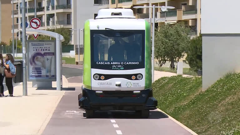 Vídeo: Ônibus sem motorista funciona com sensores em Portugal