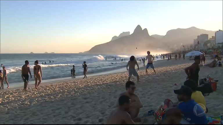 Vídeo: Inverno carioca começa com cara de verão