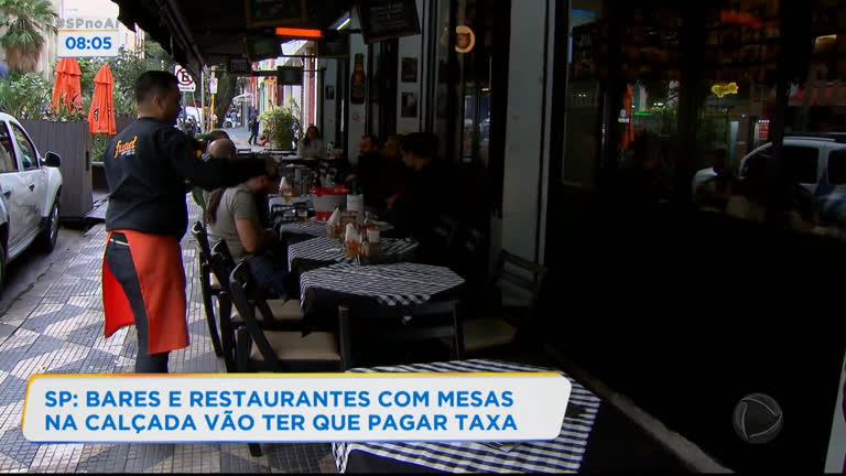 Vídeo: Bares e restaurantes com mesas nas calçadas devem pagar taxas