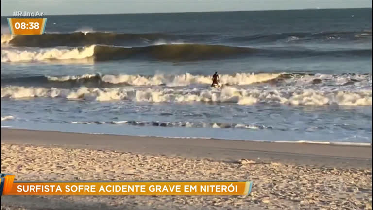 Vídeo: Ressaca causa estragos em embarcações e fere surfista em Niterói (RJ)
