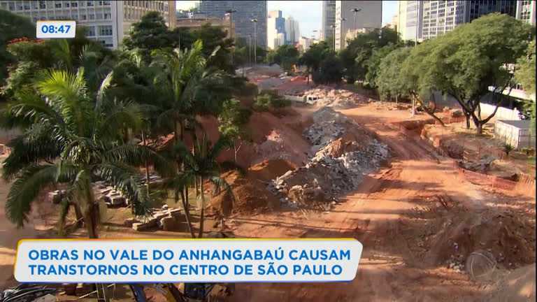 Vídeo: Comerciantes reclamam de obras no Vale do Anhangabaú, em São Paulo
