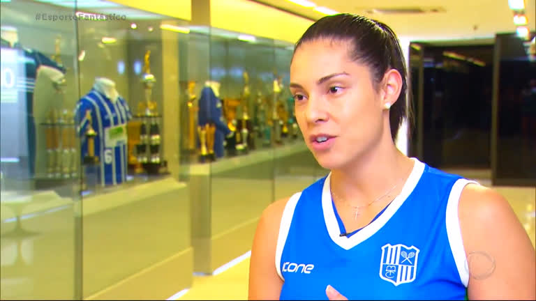 Vídeo: Após vencer um tumor, jogadora sonha com seleção brasileira de vôlei