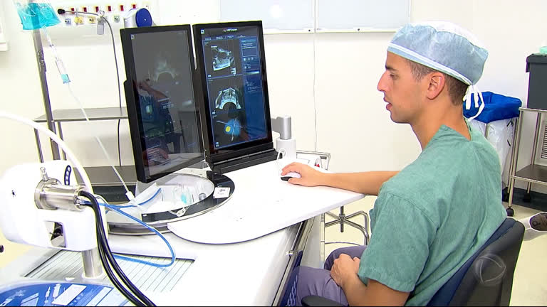 Vídeo: Médicos brasileiros usam tecnologia de ponta no tratamento do câncer de próstata
