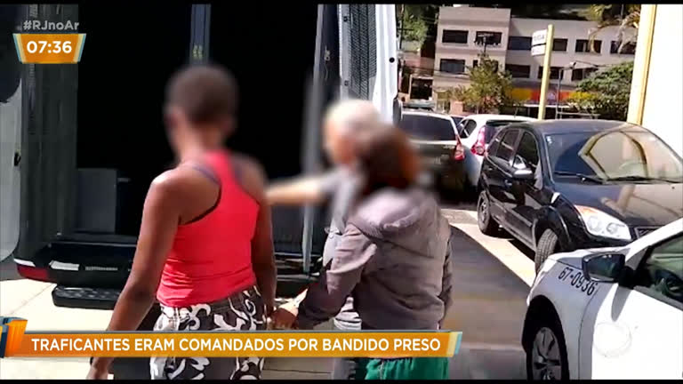 Vídeo: Treze pessoas são presas por suspeita de tráfico de drogas em Petrópolis (RJ)