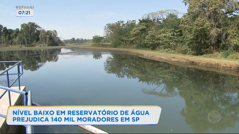 Vídeo: Baixo nível em reservatório de água prejudica 140 mil pessoas em SP
