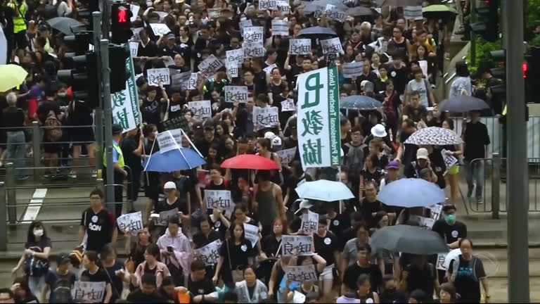 Vídeo: Manifestantes protestam contra influência da China em Hong Kong