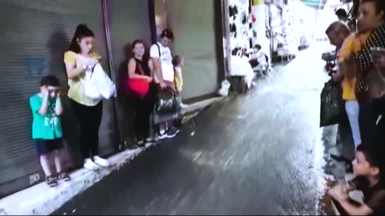 Vídeo: Tempestade provoca inundações em cidade da Turquia
