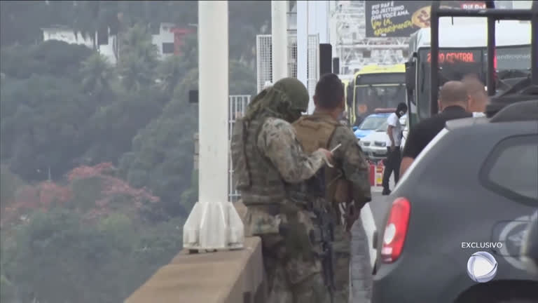 Vídeo: Ação de sniper encerra quase quatro horas de sequestro na ponte Rio-Niterói