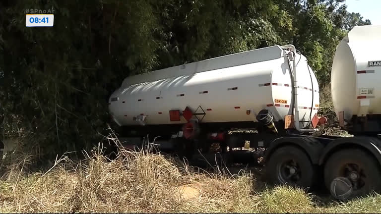 Vídeo: Polícia recupera caminhão com 45 mil litros de diesel