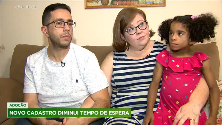 Fila de sale espera adoção