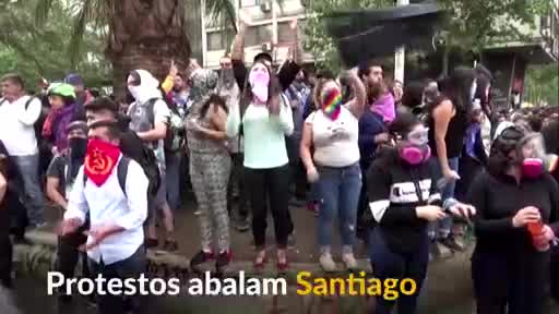 Vídeo: Protestos seguem abalando Santiago e afetam economia chilena