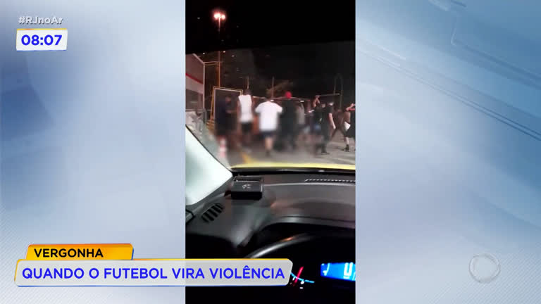 Vídeo: Motoboy é espancado por torcedores antes de partida entre Botafogo e Flamengo