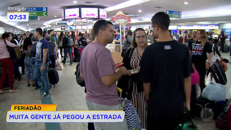 Vídeo: Feriado prolongado aumenta movimentação na rodoviária Novo Rio