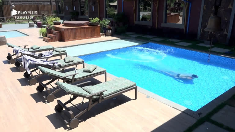 Vídeo: Rodrigo Phavanello curte domingo de sol na piscina