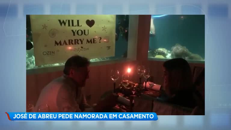 Vídeo: Hora da Venenosa: José de Abreu pede namorada em casamento