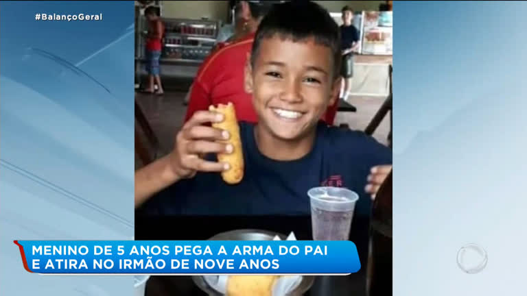 Menino que viu pai morrer na Mangueira imita gesto de tiro com indicador na  cabeça e diz: 'Pou. Papai dormiu' - Casos de Polícia - Extra Online