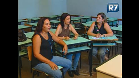 Vídeo: Professoras em greve denunciam crise na educação de Belo Horizonte (MG)