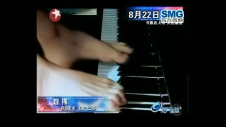 Vídeo: Músico toca piano com os pés e encanta jurados em concurso na China