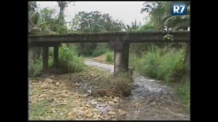 Vídeo: Mãe pula de ponte para salvar a filha em Joinville (SC)