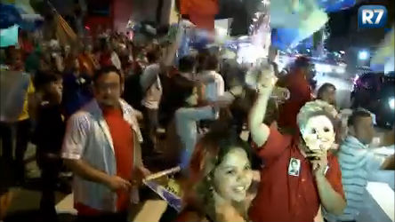 Vídeo: Saiba como os militantes e simpatizantes de Dilma comemoram a vitória da petista