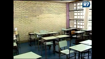 Vídeo: Bandidos invadem seis vezes a mesma escola em Porto Alegre (RS)