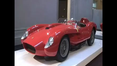 Vídeo: Ralph Lauren expõe carros antigos em Paris