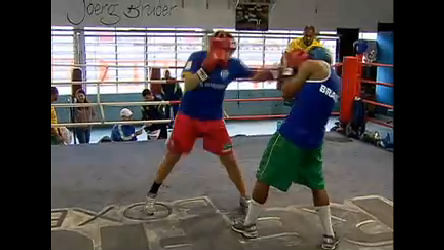 Vídeo: Boxeadora Roseli Feitosa treina com homens para representar o Brasil em Guadalajara