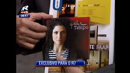 Vídeo: Júlia Bosco canta e fala sobre seu CD de estreia, Tempo