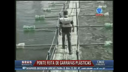 Vídeo: Artistas constroem ponte com garrafas plásticas em Campina Grande (PB)