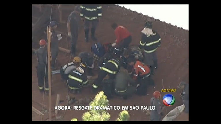 Vídeo: Soterramento em empresa no ABC Paulista deixa dois operários feridos