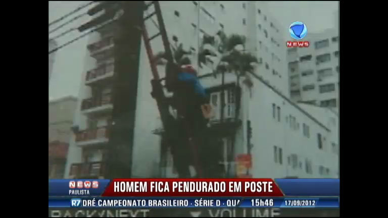 Vídeo: Homem fica pendurado em poste após ser eletrocutado em São Vicente (SP)
