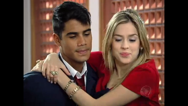 Vídeo: Pedro se diverte ao provocar Miguel na frente de Alice