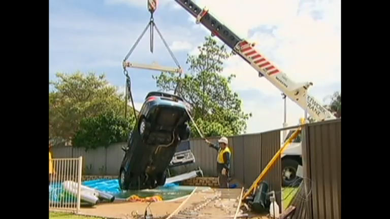 Vídeo: Moradores se surpreendem com carro dentro da piscina em uma casa na Austrália