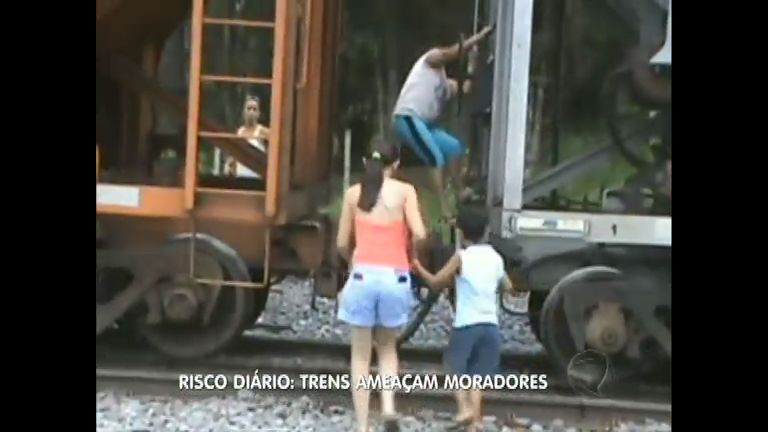 Vídeo: Linha de trem ameaça moradores de Embu-Guaçu (SP)