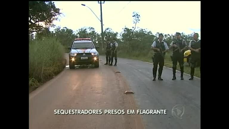 Vídeo: Acusados de sequestro-relâmpago são presos em flagrante