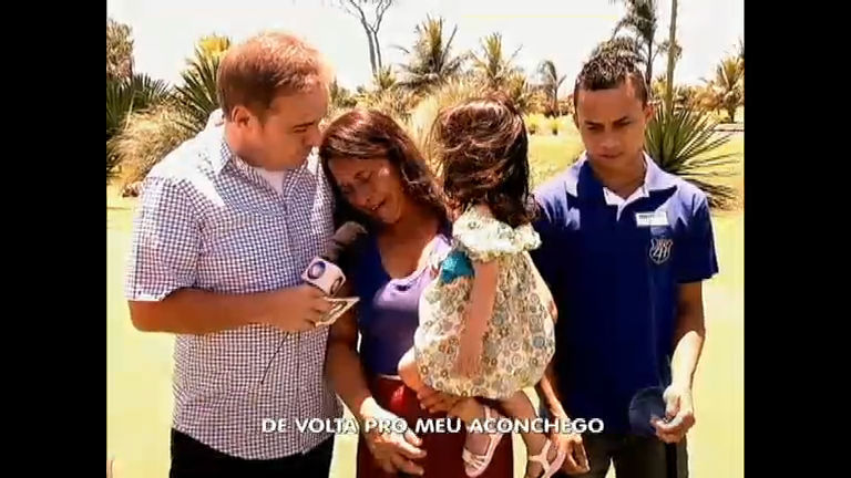 Vídeo: Mulher reencontra irmãos e volta para casa no De Volta Pro Meu Aconchego